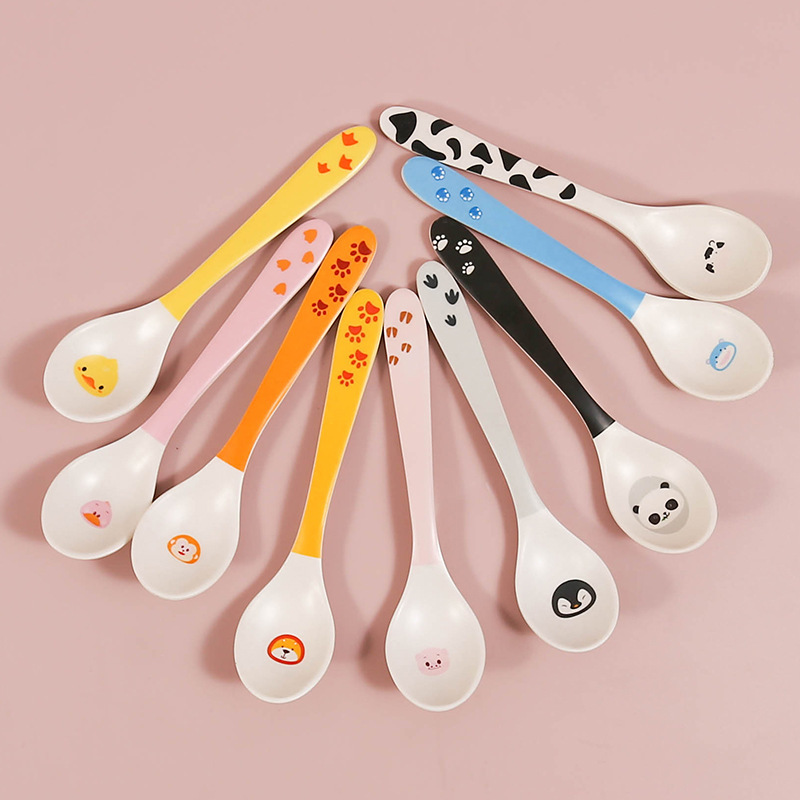Thìa ăn dặm hình thù ngộ nghĩnh cho bé tập ăn
