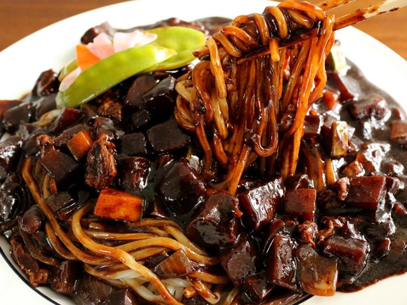 Cách nấu mì tương đen gói